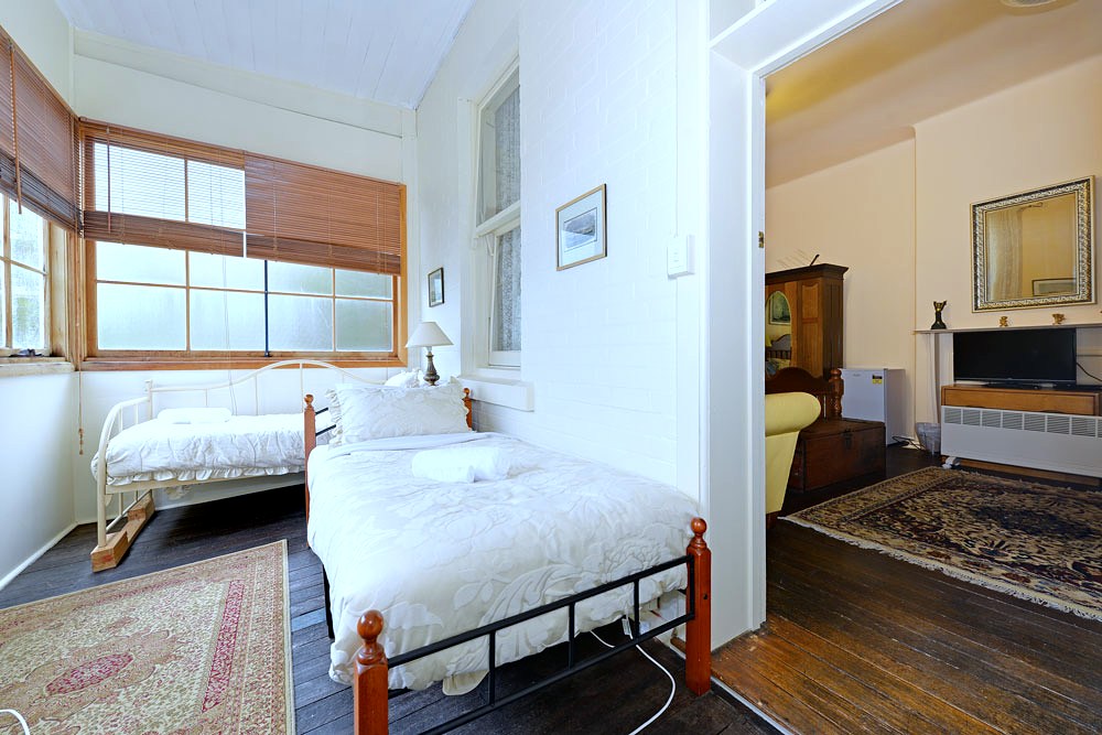 Room 5 detail