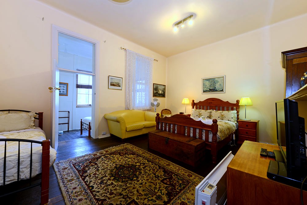 Room 1 detail